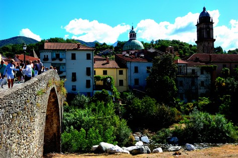 Pontremoli, Apua in latino, è un comune della provincia di Massa Carrara in Lunigiana, Toscana