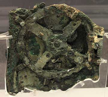 Frammento principale del meccanismo di Antikythera (Licenza Creative Commons, fonte Wikipedia)