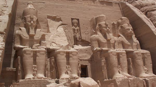 Facciata del Tempio Maggiore di Abu Simbel.